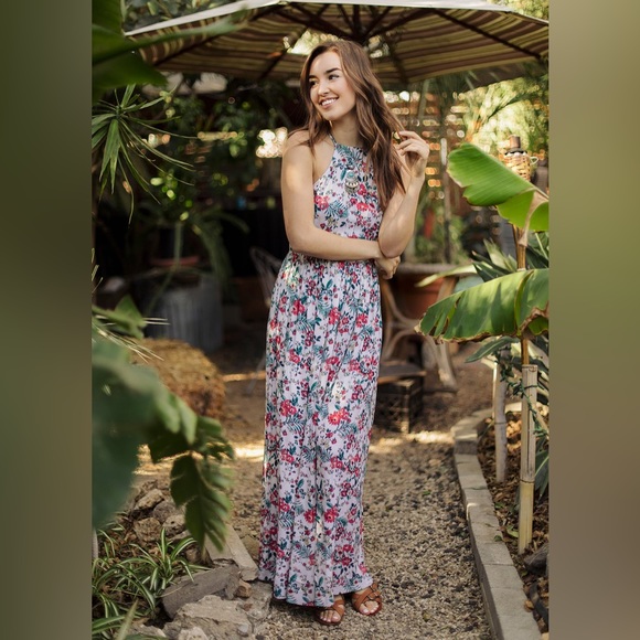 Coco & Jamison Printed Halter Maxi Dress with Open Back - Medium - Picture 2 of 13